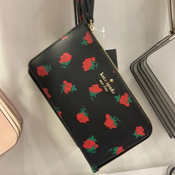 Kate Spade Lucy Medium L-Zip Wristlet
COLOR:
Black Multi
NWT - Picture 4 of 16